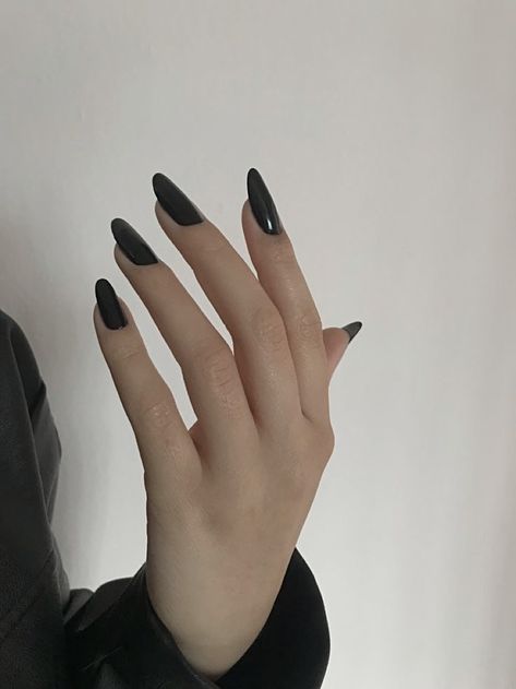 Halloween nails, nail inspo, autumn nails, fall nails, long nails Nails At Home Aesthetic, Home Aesthetic Dark, Fall Nails Long, Nail Inspo Black, At Home Aesthetic, Matted Nails, Minimal Beauty, October Nails, Gel Nails Diy