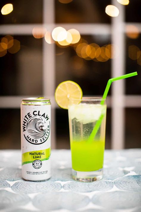 Simple Lime White Claw Cocktail Recipe with Vodka | BeginnerFood White Claw Cocktails, Unique Cocktail Recipes, White Claw Hard Seltzer, Citrus Drinks, Best Mixed Drinks, Light Drinks, Chicken And Chips, Vodka Cocktails Recipes, White Claw