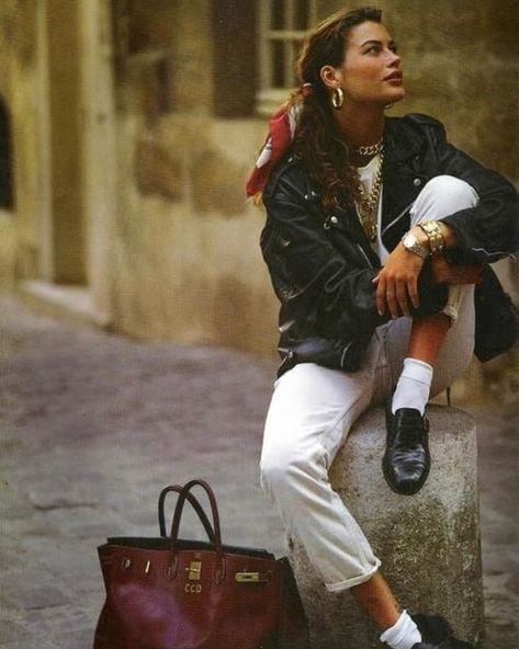 Carre Otis, Vogue Italia 1991 Vintage Hermes 1991 fashion 90s Model Hand Costume, 70s Aesthetic Fashion, 90s Fashion Aesthetic, 90s Fashion For Women, Women 90s, Gothic Mode, Diy Costumes Women, 90s Fashion Women, Paris Mode