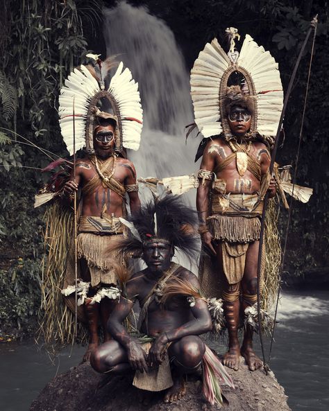 Peoples & Place - JIMMY NELSON Tribes Of The World, Jimmy Nelson, Southern Highlands, Indigenous Culture, New Guinea, People Of The World, World Cultures, Papua New Guinea, Larp