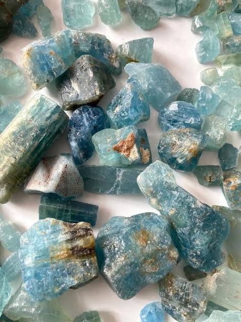 Aquamarine Aesthetic, Indie Grunge Aesthetic, Stone Aesthetic, Paper Background Design, Crystal Aesthetic, Pretty Rocks, Cool Rocks, Aquamarine Crystal, Natural Rock