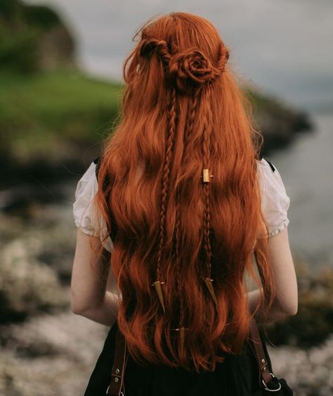 Red Hair Green Eyes Aesthetic, Orange Ginger Hair, Head Braid, Red Hair Green Eyes, A Clothes Horse, Red Hair Inspo, Goddess Hairstyles, Long Red Hair, Girls With Red Hair