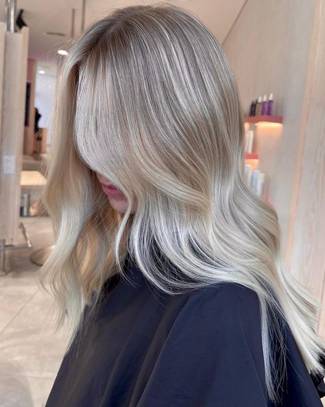 Money Piece Ashy Blonde, Rooted Blonde Balayage Money Piece, Bright Ash Blonde Balayage, Cool Icy Blonde Hair, Winter Ash Blonde Hair Color, Bright Creamy Blonde Balayage, Bright Lived In Blonde Hair, Ash Blonde With Dimension, Ashy Lived In Blonde