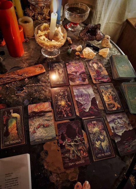 Witch Core, Witch Vibes, Witch Spirituality, Witch Spell Book, Witch Spell, Baby Witch, Modern Witch, Season Of The Witch, Reading Tarot Cards