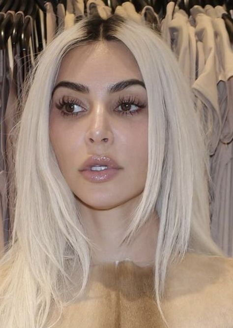 Platinum Blonde With Black Roots, Kim K Platinum Blonde Hair, Platinum Blonde Hair Black Roots, Platinum Blonde Brown Eyes, Blond Hair Black Roots, Dark Roots Platinum Hair, Blonde Hair Black Roots, Dark Skin Blonde Hair, Blonde Brown Eyes