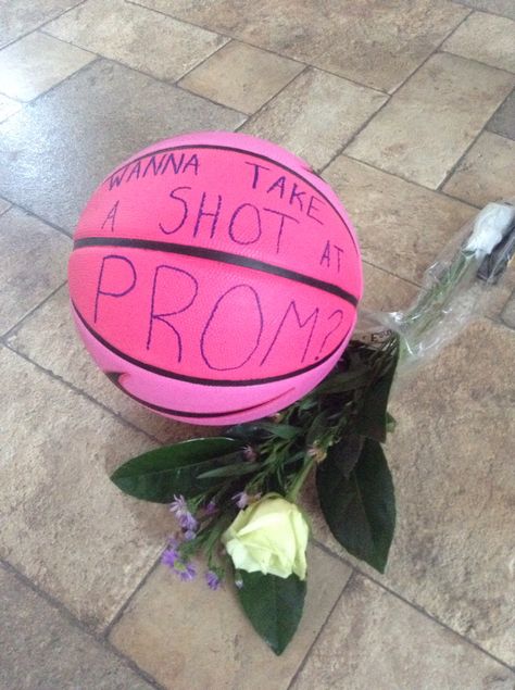 Ball Proposals Ideas, Prom Proposal Basketball Ideas, Homecoming Proposal Ideas Basketball, Winfo Proposals, Basketball Proposal, Basketball Hoco Proposals, Basketball Puns, Basketball Promposal, Girl Ask Guy