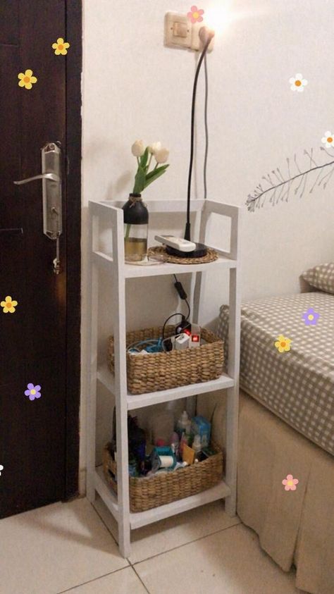 Minimal Corner Decor, Rak Make Up Aesthetic, Rak Kosmetik Aesthetic, Wall Shelves Ideas, Rak Display, Decor Corner, Dorm Room Crafts, Small Room Makeover, Room Organization Bedroom