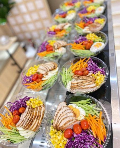 Healthy Restaurant Food, Resep Salad, Healthy Food Menu, Work Meals, Makanan Diet, Healthy Food Dishes, Healthy Lifestyle Food, Food Recepie, Salad Bar