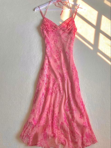 Paisley Halter Dress Y2k Flowy Dress, Emmiol Dress, Graduation Dress Pink, Thrifted Dresses, Floral Dress Aesthetic, Pink Halter Dress, 2000s Dress, Dresses Y2k, Long Party Dress