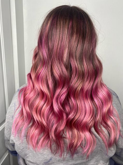 Brown With Pink Highlights, Balayage On Brown Hair, Light Brown Hair With Highlights, Brown And Pink Hair, Highlights Pink, Pink Brunette, Pink Balayage, Hair With Highlights, Pink Highlights