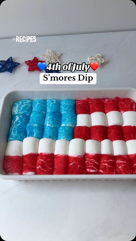 Recipes | Festive & fun, this 4th of July S’mores Dip will dazzle at your celebrations!🎆❤️ With just a few ingredients, it’s the perfect dessert to… | Instagram 4th Of July Smores, Patriotic Snacks, Creative Pies, Fourth Of July Drinks, Smores Dip, Patriotic Treats, Healthy Summer Snacks, Dessert To Make, Flag Food