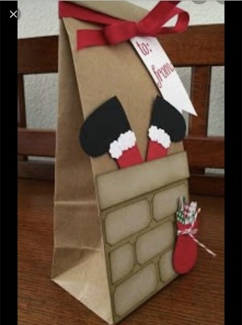 Patty Bennett, Decorated Gift Bags, Christmas Treat Bags, Gifts Wrapping Diy, Creative Gift Wrapping, Brown Paper Bag, Christmas Gift Basket, Bag Ideas, Christmas Gift Baskets