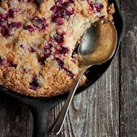 Skillet Cranberry Vanilla Buckle - perfect for cool Fall mornings or warm with ice cream for dessert. Cranberry Buckle, Buckle Cake, Cranberry Cake Recipe, Campfire Recipes, Rustic Dessert, Fall Meals, Cranberry Cake, Skillet Dishes, Easy Skillet