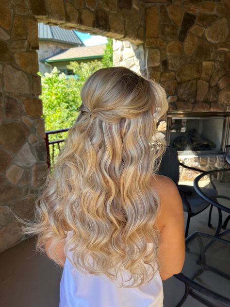 Homecoming Hair One Side Pulled Back, Hoco Hair For Strapless Dress, Fancy Half Up Half Down Hair, Prom Half Up Half Down Hair, Halfup Halfdown Hairstyle, Races Hairstyles, Blonde Prom Hair, Special Event Hairstyles, Deb Hair