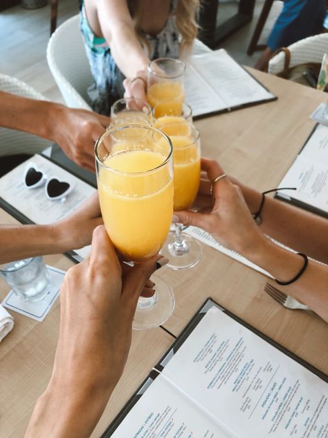 Mimosas Aesthetic, Mimosa Aesthetic, Mimosa Brunch, Mimosa Bar, Photos Inspo, Vacation Packing, Easy Cooking Recipes, Weekend Brunch, Candle Collection