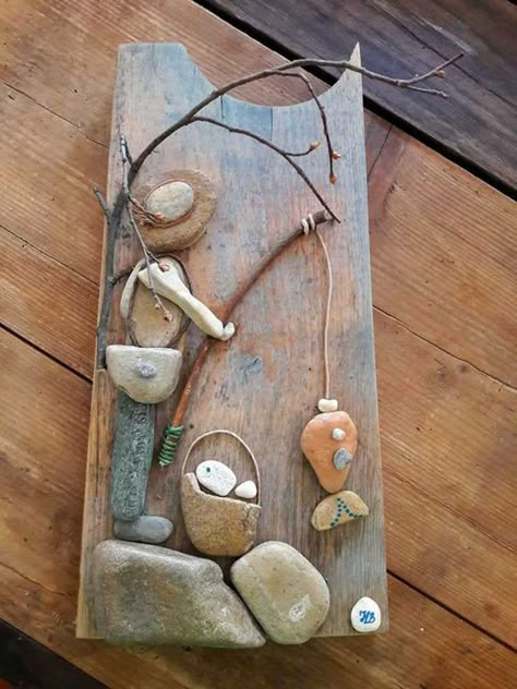 Takken Decor, Rock Crafts Diy, Stone Pictures Pebble Art, Driftwood Art Diy, Art Coquillage, Pebble Art Family, Diy Rock Art, Shell Crafts Diy, Rock And Pebbles