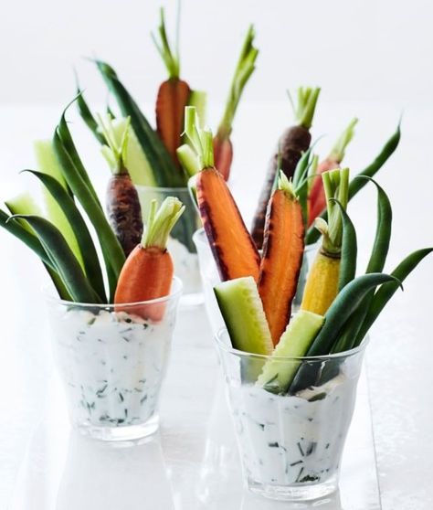 Crudités with Chive Crème Fraîche | For the vegetarian or nutritionally-conscious eater, offer a personal-sized vegetable dish like these crudité cups with a ranch-like chive crème fraîche for dipping. Thanksgiving Starters, New Year's Eve Appetizers, Creamed Cucumbers, Colorful Vegetables, Glass Vases, Williams Sonoma, Appetizer Snacks, Finger Foods, Appetizer Recipes