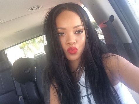 Rihanna 2014, Rihanna 2013, 2010s Aesthetic, Celebrity Selfies, Kissy Face, Duck Face, Big Forehead, Shes Perfect, Bad Gal