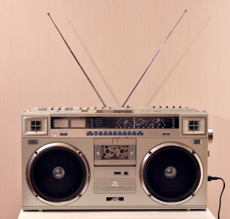 Radio 80, Shortwave Radio, Retro Gadgets, Boom Box, 80s Bands, Tape Deck, Tape Recorder, Music Images, Cassette Player