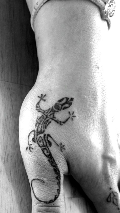 Gecko Tattoo, Lizard Tattoo, Uv Tattoo, Fairy Tattoo, Women's Tattoo, Female Tattoo, Snake Tattoo, Life Lesson, Tattoo Pattern