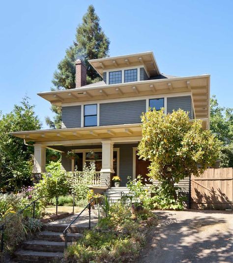 Hollywood Ending for a 1907 Foursquare - Design for the Arts & Crafts House | Arts & Crafts Homes Online American Four Square House, Four Square Homes, American Foursquare, Craftsman Exterior, Arts And Crafts House, Craftsman Style Home, Craftsman Bungalows, Exterior Paint Colors, Craftsman House