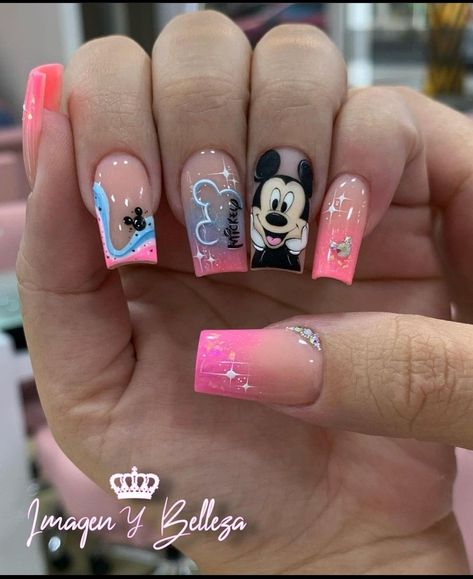 Nails Miki Mouse, Mickey Mouse Nail Design, Disney Themed Nails, Mickey Mouse Nail Art, Disneyland Nails, Mickey Mouse Nails, Disney Inspired Nails, Disney Acrylic Nails, Minnie Mouse Nails