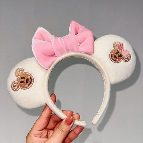 Check out these NEW Cinnamon Mickey & Minnie Gingerbread pink christmas ears from my shop @sarahbellemagic 🫶🏻 What I love about these is you can switch it up! to You can order it as pictured, switch it up to just Minnie Mouse, OR just Mickey Mouse on each side! 💕❄️🎀 • Pink Christmas, Mickey Mouse Ears, Embroidered, Mickey Gingerbread, Minnie Gingerbread Mouse Ears, Christmas Red Velvet Bow, Disney Christmas, Disneyland, Disneyworld, Disney life, Support Small Shop, Explore Page • #explor... Disney Felt Ornaments, Minnie Gingerbread, Mickey Gingerbread, Christmas Disneyland, Christmas Red Velvet, Christmas Mickey Mouse, Diy Mickey Ears, Christmas Mickey, Life Support