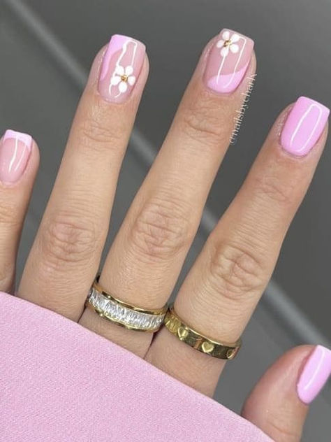 45+ Pretty Daisy Nail Designs for a Blooming Spring Look | The KA Edit Summer Nails Daisy White Flowers, Daisy Fingernails, Daisy Pedicure, White Daisy Nails, Pink Daisy Nails, Daisy Flower Nails, Nails With Daisies, Daisy Nail Designs, Gel Shellac Nails