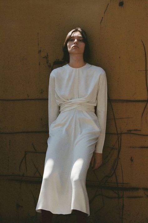 Minimalist Moda, Beige Outfit, Model Street Style, Phoebe Philo, Dress For Summer, Mode Inspo, 가을 패션, Fashion Show Collection, Fashion 2017