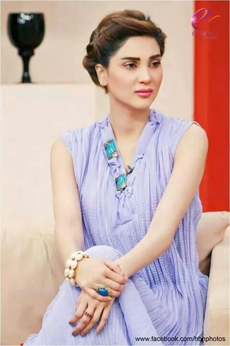 Fiza Ali Fiza Ali, Pakistani Actress, Pakistan, Sleeveless Top, Actresses, Celebrities, Hair Styles, Hair, Women's Top