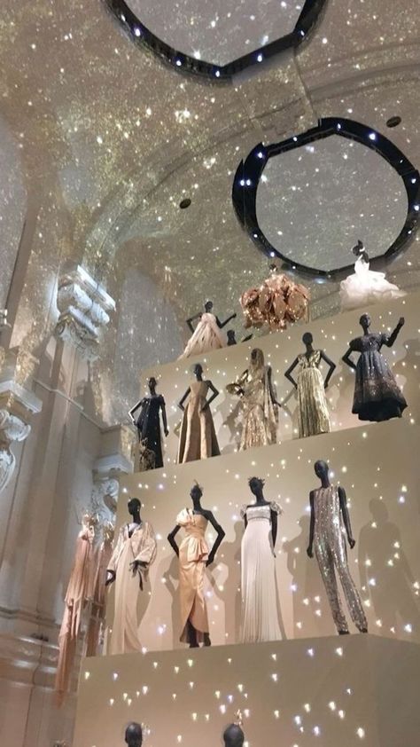 ♔ La Galerie Christian Dior - 30 Avenue Montaigne, Paris Christian Dior Aesthetic, Dior Designer Of Dreams, Fashion Designer Aesthetics, Christian Dior Designer, Dior Aesthetic, Fashion Dream Job, Fashion Designer Studio, Design Homes, Unique Furniture Design