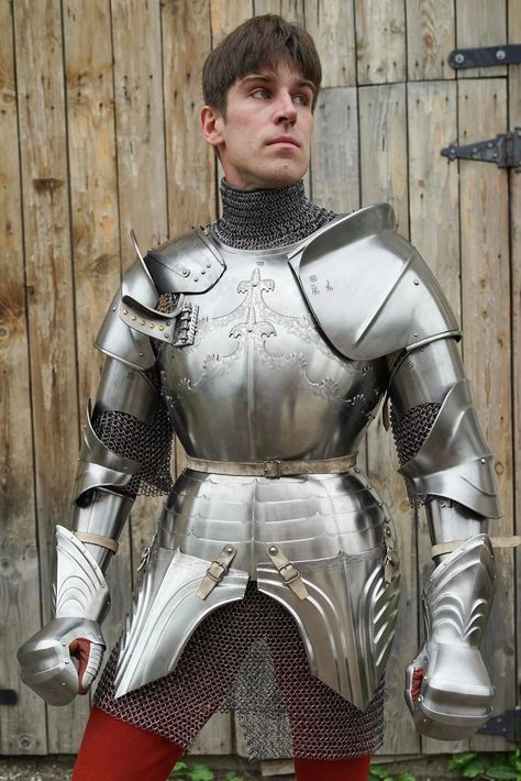 Custom Space Marine Chapter, Milanese Armor, Armour Ideas, 15th Century Armor, Plate Armor, Century Armor, Historical Armor, Knight Armor, Arm Armor