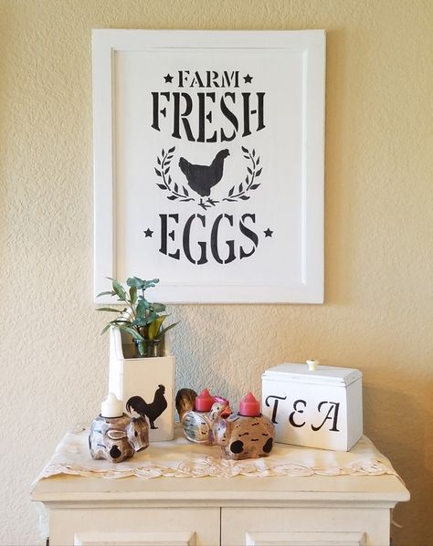 Cabinet Door Crafts, Diy Farmhouse Sign, Farm Fresh Eggs Sign, Fresh Eggs Sign, Farmhouse Signs Diy, Diy Cabinet Doors, Door Crafts, Door Signs Diy, Wood Craft Projects