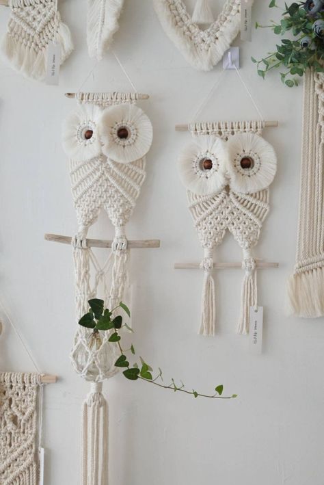 Simpul Makrame, Art Macramé, Tutorial Macramé, Owl Wall Hanging, Macrame Owl, Macrame Wall Hanging Diy, Baby Room Art, Owl Decor, Macrame Patterns Tutorials