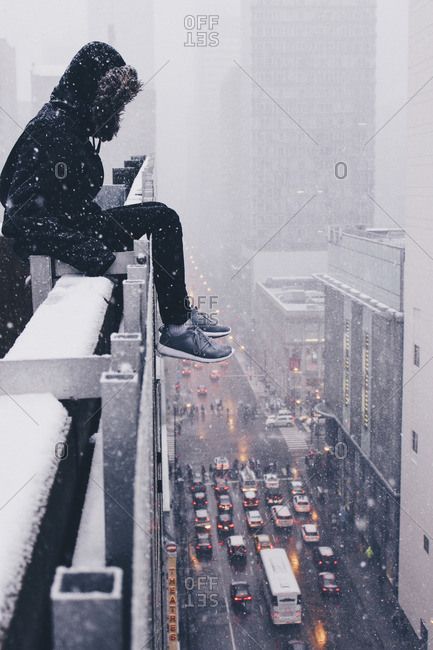 Person sitting on the ledge of a skyscraper in Chicago, Illinois in winter, snow and traffic Perspective Photos, Back Drawing, Pencil Drawing Tutorials, One Point Perspective, Art Advice, The Ledge, Concept Art World, Money Images, Perspective Art