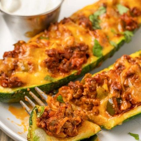 Mexican Zucchini Boats - Maebells Beef Zucchini Boats, Mexican Zucchini Boats, Taco Boat Recipes, Mexican Zucchini, Best Zucchini Bread, Stuffed Zucchini Boats, Carb Dishes, Roast Zucchini, Meat Dish