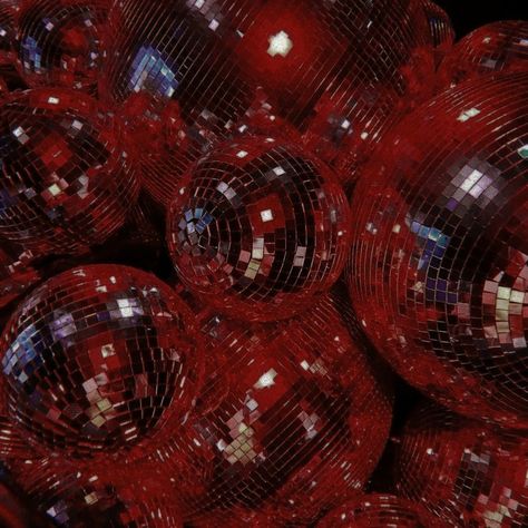 Maroon Aesthetic, Visuell Identitet, Lovecore Aesthetic, Loving Him Was Red, I See Red, Cherry Wine, Red Icons:), Dark Feminine Aesthetic, Disco Balls