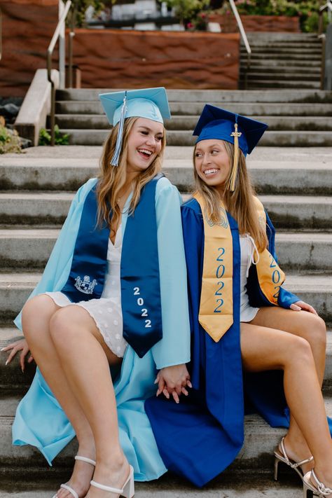 High School Graduation Cap And Gown Pictures, Graduation Poses With Best Friend, 2 Person Graduation Pictures, Two Person Graduation Pictures, Brother Sister Graduation Pictures, High School Cap And Gown Pictures, Twins Graduation Pictures, Best Friends Graduation Pictures, Graduation Picture Ideas With Friends