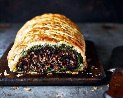 Heston's vegetarian wellington Vegetarian Wellington, Mushroom Wellington, Heston Blumenthal, Sbs Food, Vegan Christmas, Vegetarian Dishes, Wellington, Vegan Vegetarian, Health Food