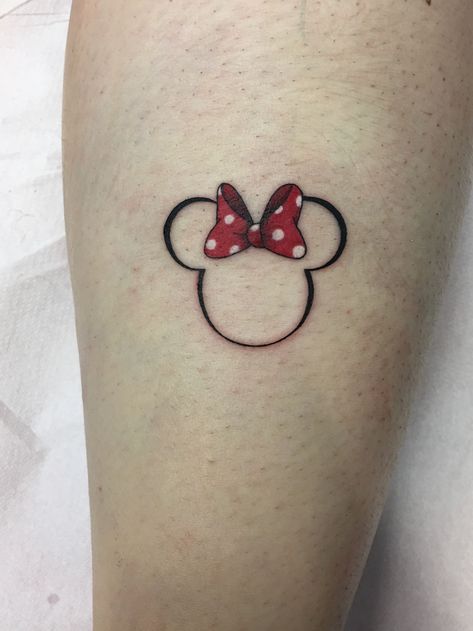 Minnie Mouse Small Tattoo, Minnie Mouse Ear Tattoo, Minnie Outline Tattoo, Mini Mouse Tattoo Designs, Minnie Mouse Bow Tattoo, Minnie Mouse Tattoo Ideas, Mickey Minnie Tattoo, Mickey Mouse Tattoo Design, Minnie Mouse Tattoos