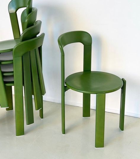 Rey Chair, Green Chairs, Vintage Furniture Design, Green Dining Chairs, Solid Wood Chairs, Wooden Dining Chairs, Round Chair, Mid Century Dining Chairs, Conference Chairs