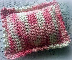 Crocheted Pillow, Yarn Ideas, Rice Bag, Scrap Yarn, Crochet Pillow Pattern, Hot Pack, All Free Crochet, Crochet Kitchen, Crochet Cushions