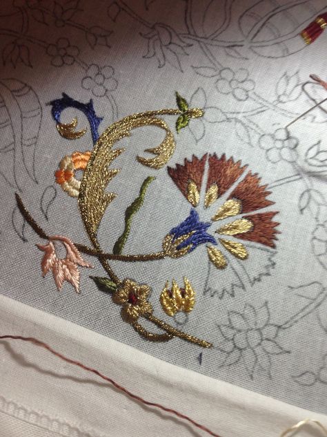 French Embroidery With Beads, Victorian Embroidery Patterns, Tudor Embroidery, Georgian Embroidery, Baroque Embroidery, Celtic Embroidery, Victorian Embroidery, Historical Embroidery, Old Embroidery