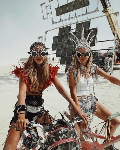 Haircute Woman, Estilo Burning Man, Burning Man Pictures, Geek Outfit, Burning Man Costumes, Look Da Festival, Africa Burn, Burning Man Style, Hairstyles Ombre