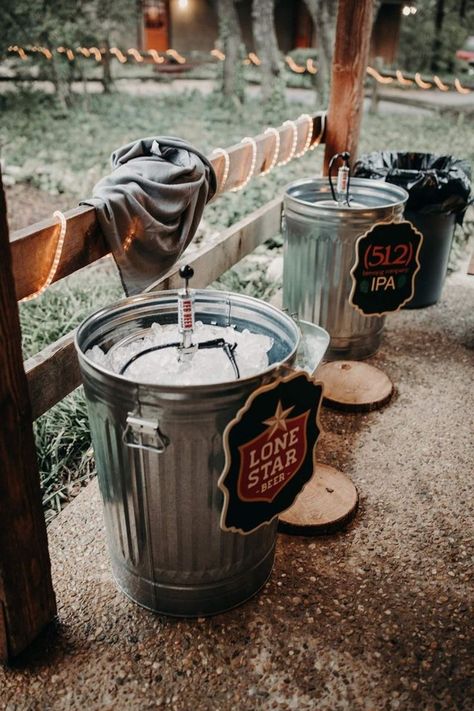 Diy Bar Wedding, Wedding Keg, Diy Wedding Bar, Bbq Wedding Reception, Wedding Drink Station, Party Ideas Summer, Western Themed Wedding, Beer Wedding, Forest Theme Wedding