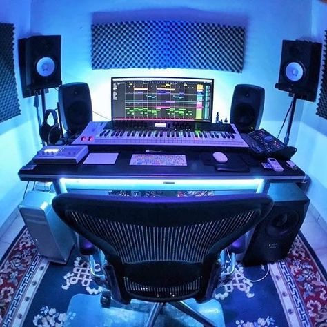 That’s is really wonderful 😍🙌🏼🔥🔥🔥 | @rykkadj studio 👌🏼 How many of you wanna sit here to make some beats!? 🙋🏻‍♂️    #Regram via @edm_studio) Home Studio Music Ideas, Modern Music Room, Music Studio Decor, Home Recording Studio Setup, Recording Studio Setup, Home Studio Ideas, Home Music Rooms, Music Recording Studio, Recording Studio Design