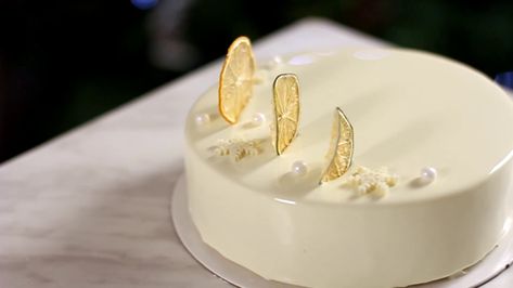 Lemon Honey Mousse Cake Recipe - Dessert School Honey Mousse, Lemon Mousse Cake, Lemon And Honey, Vanilla Mousse, Mousse Cake Recipe, Lemon Mousse, Lemon Honey, Recipe Dessert, Honey Cake