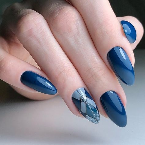 Blue Nail Art Designs, Unghie Sfumate, Geometric Nail Art, Pink Manicure, Blue Nail Art, Spring Nail Colors, Geometric Nail, Latest Nail Art, Pretty Nail Art