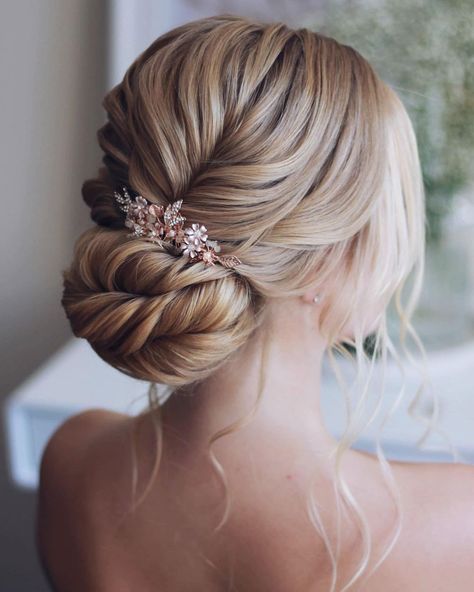 Wedding Updos For Medium Hair 2022 Guide: 30+ Best Looks Wedding Updos For Medium Hair, Bridesmaids Hairstyles, Hair 2022, Up Dos For Prom, Wedding Hair Up, Wedding Updos, Guest Hair, Up Dos, Bridal Hair Updo