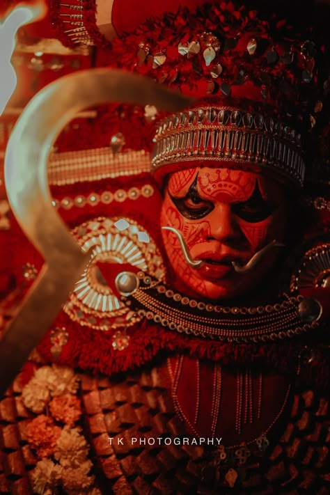 Kerala Theyyam Photography, Theyam Art Form, Muthappan Drawing, Theyyam Wallpaper, Theyyam Tattoo, Muthappan Wallpaper Hd, Theyyam Photography, Kerala Art Forms, Kerala Art